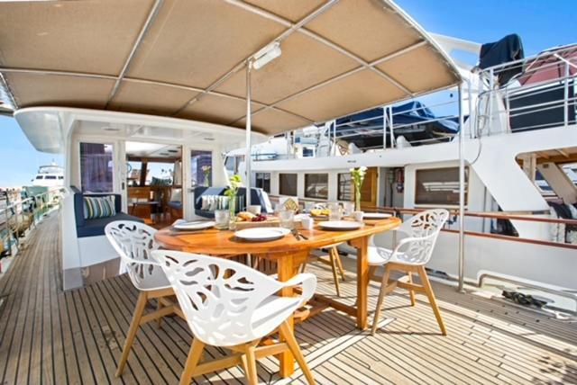 Charming Boat In Barcelona - Perfect Getaway Hotel Sant Adria de Besos Kültér fotó